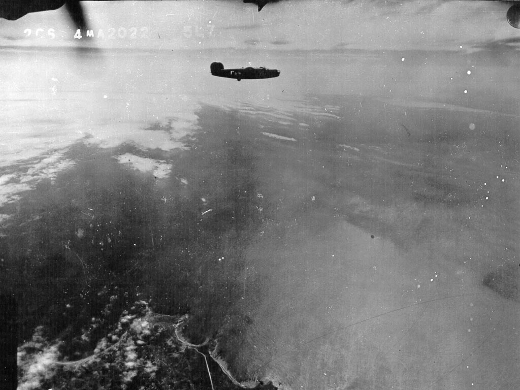 Б-24 над северными курилами.jpg